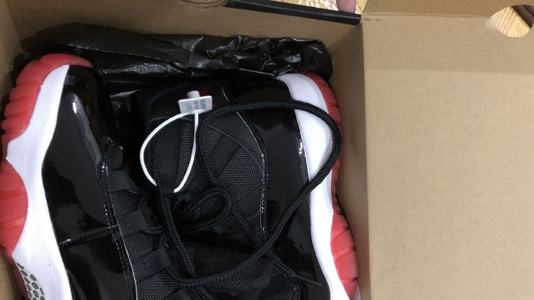 AJ11黑红开箱视频